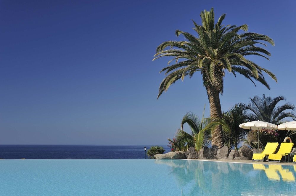 Adrian Hoteles Roca Nivaria Costa Adeje  Εξωτερικό φωτογραφία Infinity pool at a resort in Crete, Greece