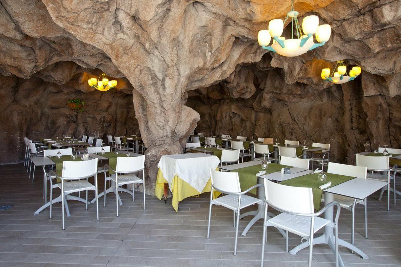 Adrian Hoteles Roca Nivaria Costa Adeje  Εξωτερικό φωτογραφία Restaurant in the cave